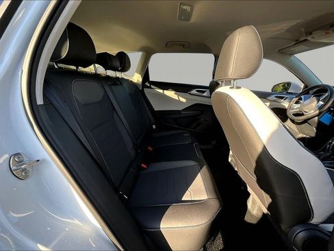 New 2026 Volkswagen Taos SE image 22