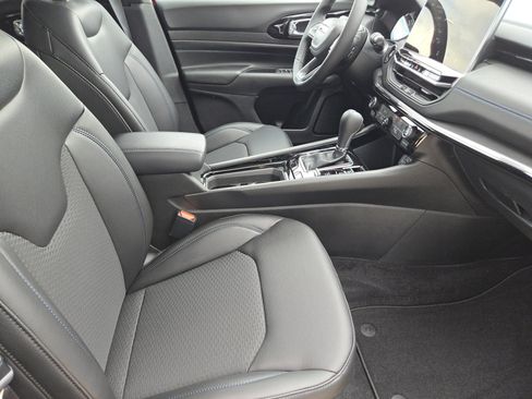 New 2026 Jeep Compass Latitude image 11