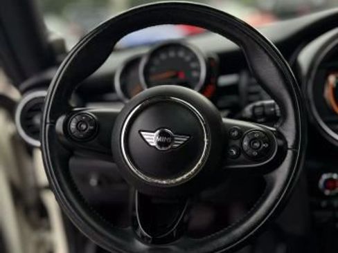 Used 2017 MINI Cooper 2-Door Hardtop image 18