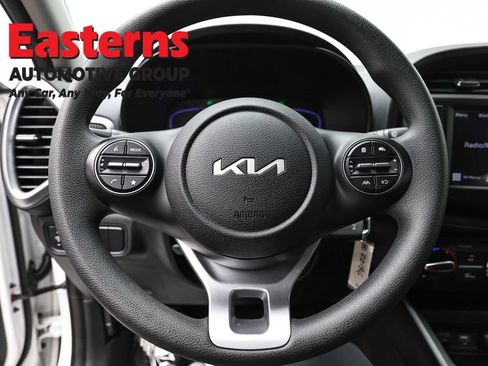 Used 2025 Kia Soul FWD image 10