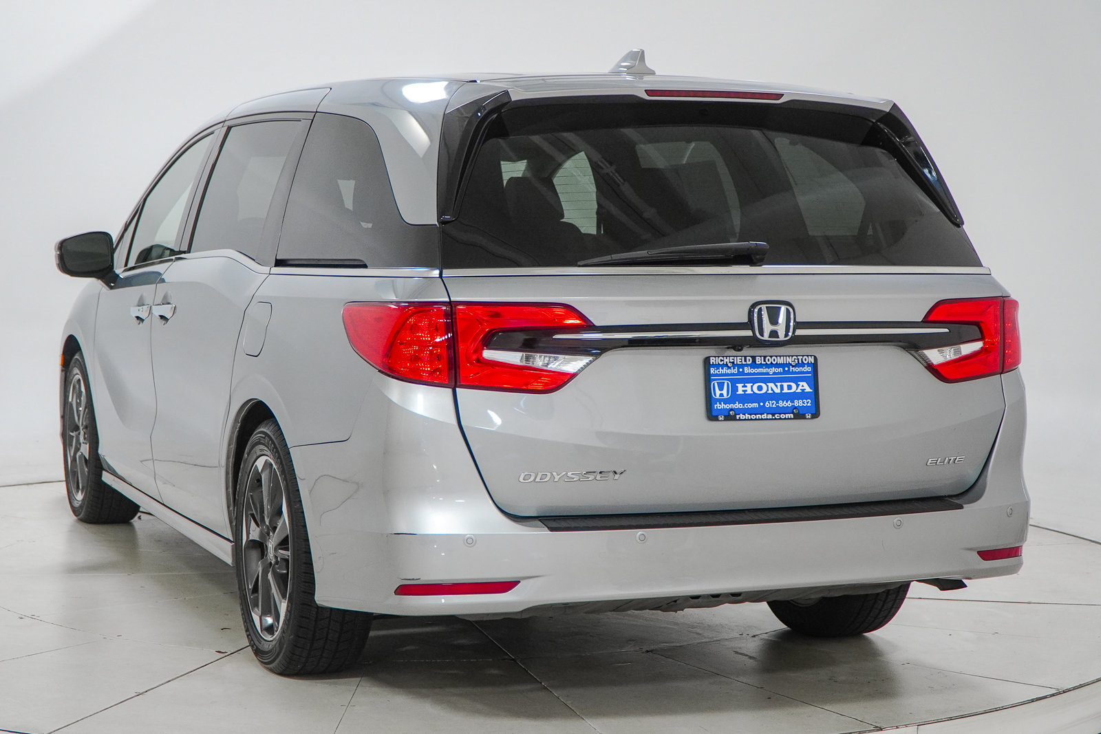 Used 2024 Honda Odyssey Elite image 8