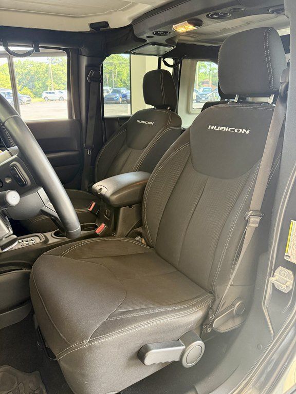Used 2017 Jeep Wrangler Unlimited Rubicon w/ Connectivity Group AWD/4WD image 13
