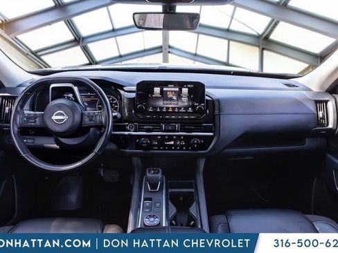 Used 2023 Nissan Pathfinder SL AWD/4WD image 4