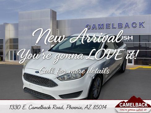 Used 2017 Ford Focus SE w/ Cold Weather Package FWD image 1