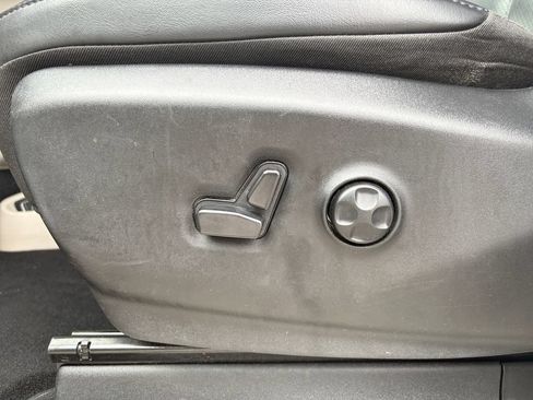 Used 2024 Chrysler Pacifica Limited FWD image 20