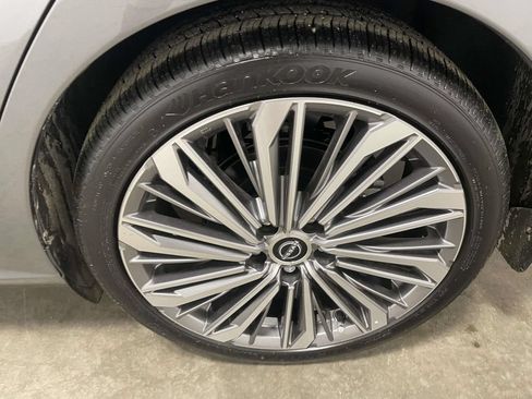 Used 2025 Nissan Altima 2.5 SL FWD image 8