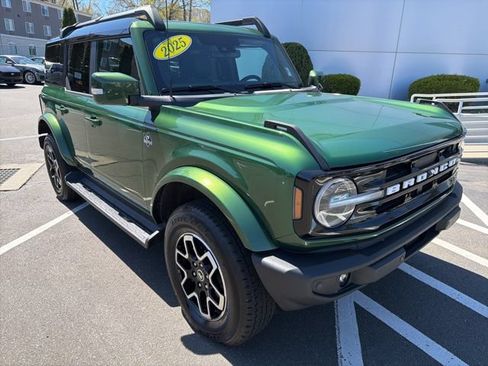 Used 2025 Ford Bronco Outer Banks AWD/4WD image 9