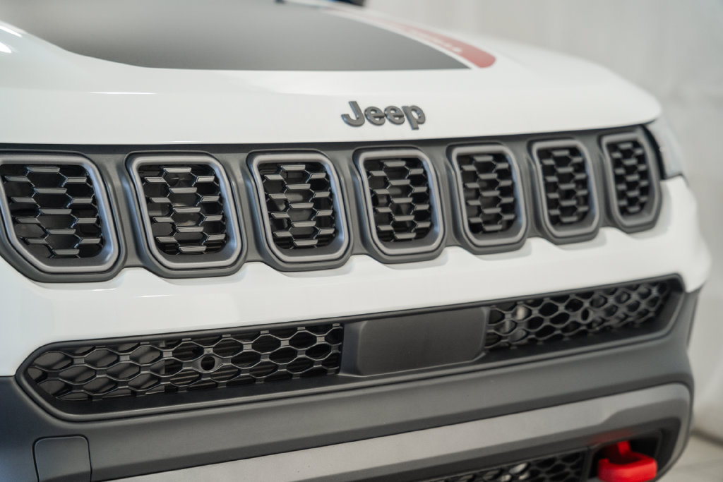 Certified 2025 Jeep Compass Trailhawk AWD/4WD image 11