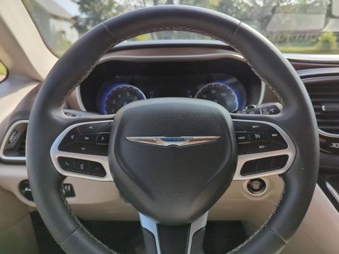 Used 2023 Chrysler Voyager LX image 15