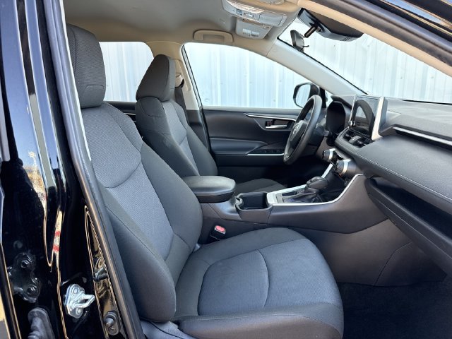 Used 2025 Toyota RAV4 XLE FWD image 29