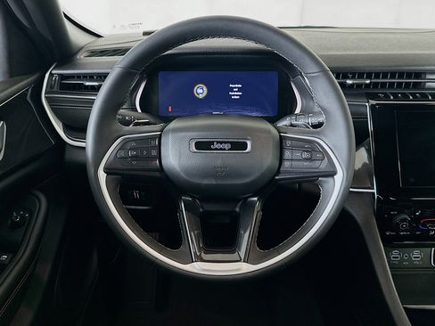 Used 2023 Jeep Grand Cherokee Altitude image 18