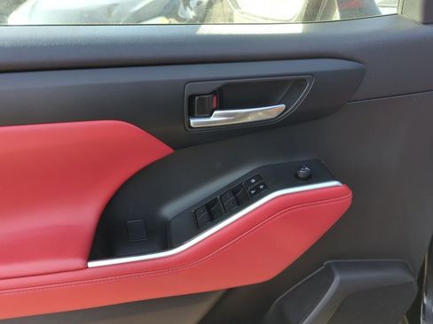 Used 2023 Toyota Highlander XSE image 8