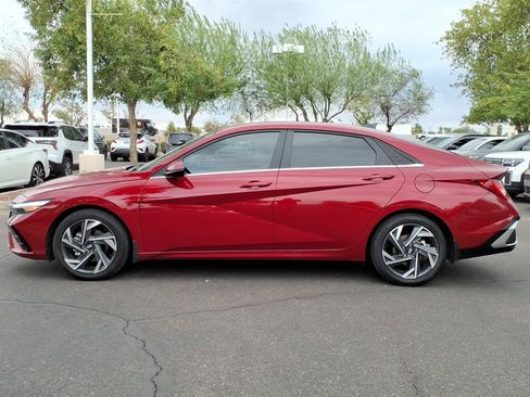 Certified 2025 Hyundai Elantra Limited FWD image 2