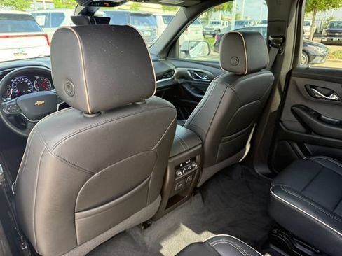 Used 2022 Chevrolet Traverse Premier FWD image 28