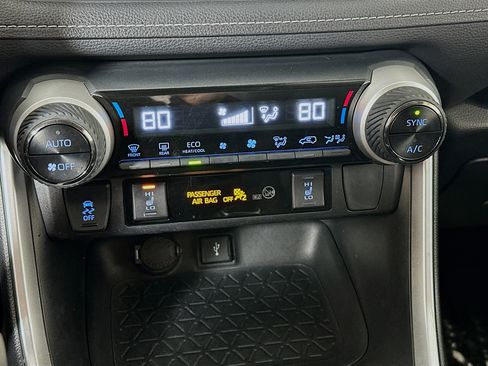 Used 2022 Toyota RAV4 XLE Premium image 15