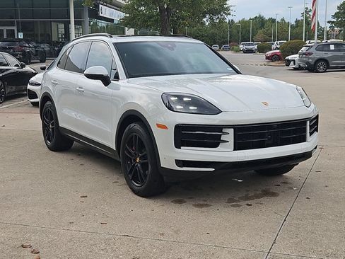 Used 2024 Porsche Cayenne AWD/4WD image 3