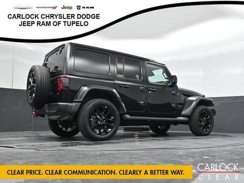 Used 2025 Jeep Wrangler Unlimited Sahara AWD/4WD image 39