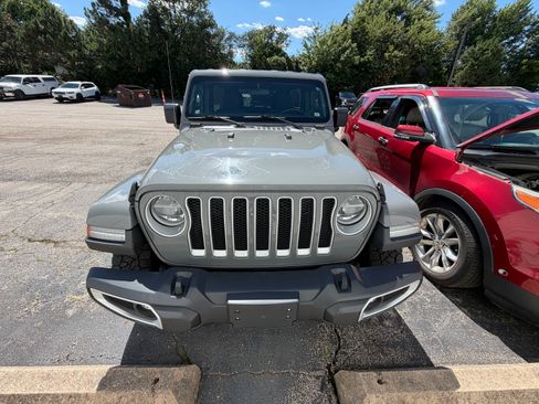 Used 2020 Jeep Wrangler Unlimited Sahara w/ Dual Top Group AWD/4WD image 3