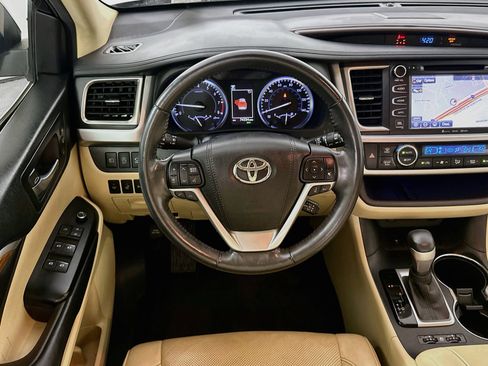 Used 2018 Toyota Highlander Limited Platinum FWD image 18