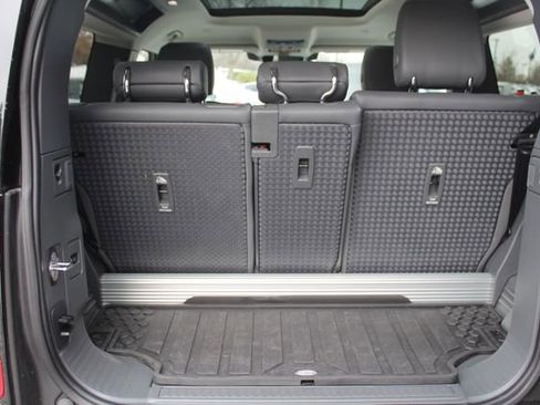 Used 2023 Land Rover Defender 90 X-Dynamic SE image 24