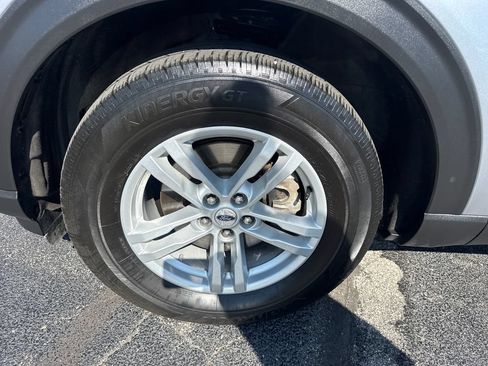 Used 2024 Ford Explorer XLT w/ Equipment Group 202A AWD/4WD image 24