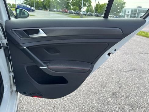 Used 2018 Volkswagen GTI SE FWD image 13