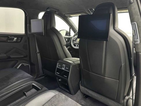 Used 2022 Porsche Cayenne Turbo GT image 20