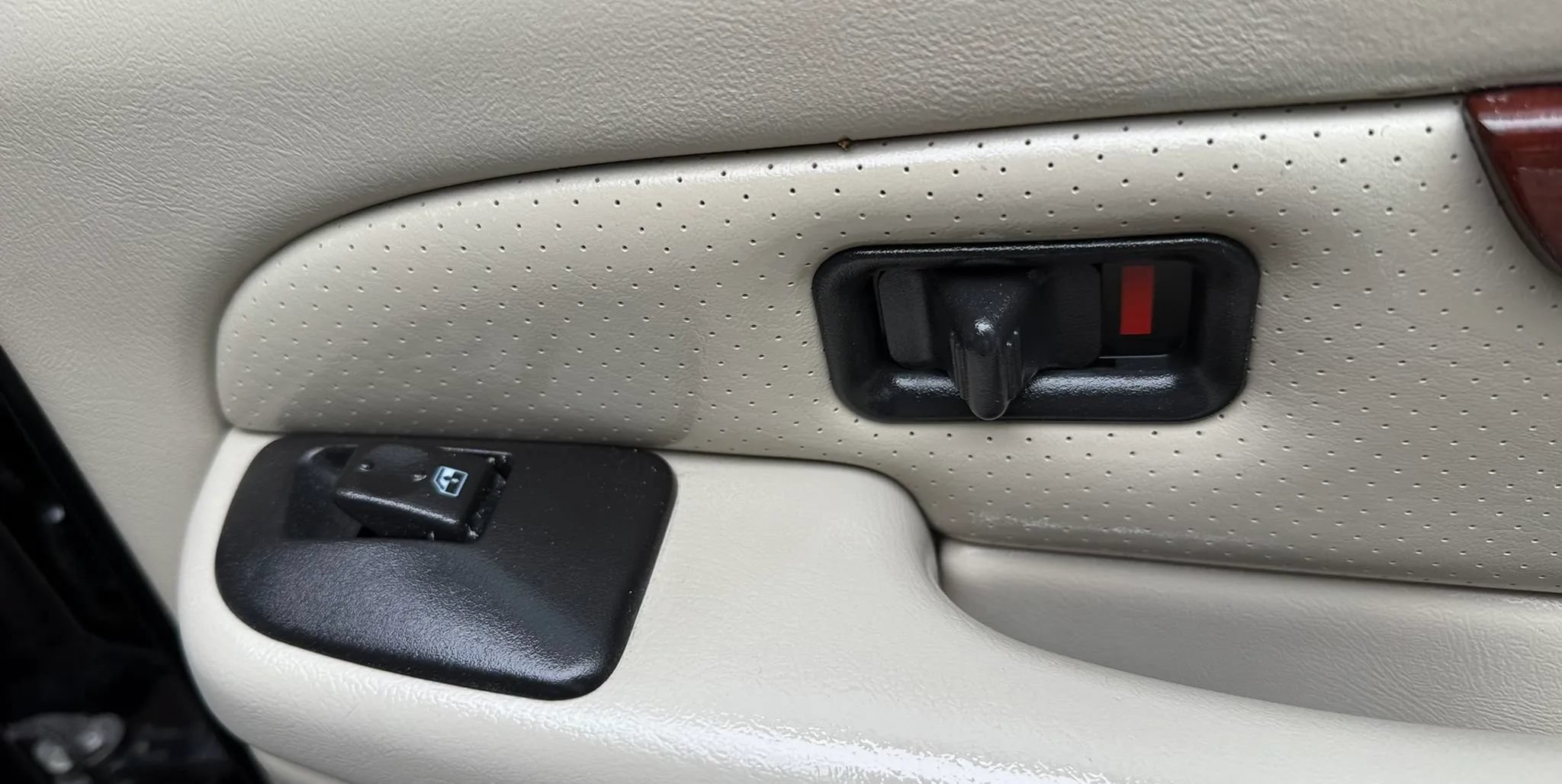 Used 2005 Cadillac Escalade AWD image 31