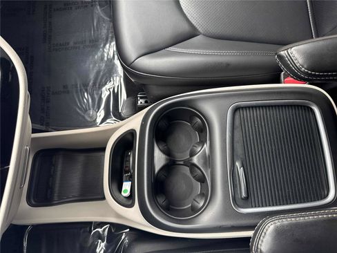 Used 2023 Chrysler Pacifica Touring-L FWD image 25