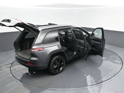 Used 2023 Jeep Grand Cherokee Altitude AWD/4WD image 27