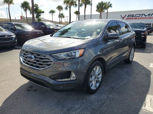 Used 2021 Ford Edge Titanium image 2