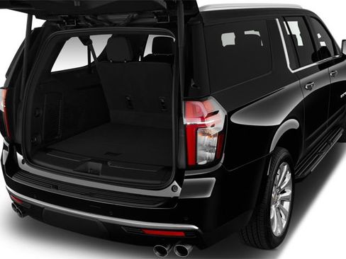 Used 2023 Chevrolet Suburban High Country w/ Advanced Technology Package AWD/4WD image 7