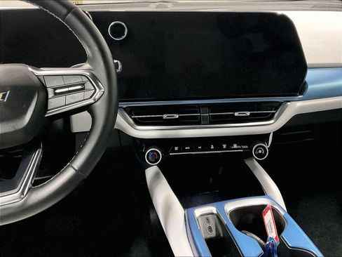 Used 2025 Chevrolet Equinox EV LT image 18