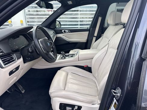 Used 2020 BMW X5 M50i w/ Executive Package image 9