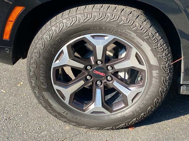 Used 2025 GMC Yukon AT4 Ultimate AWD/4WD image 6