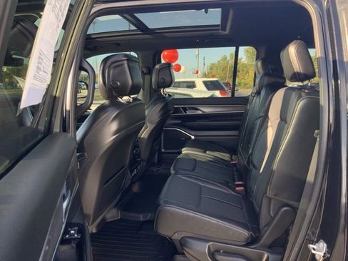 Used 2023 Jeep Wagoneer Series II image 18