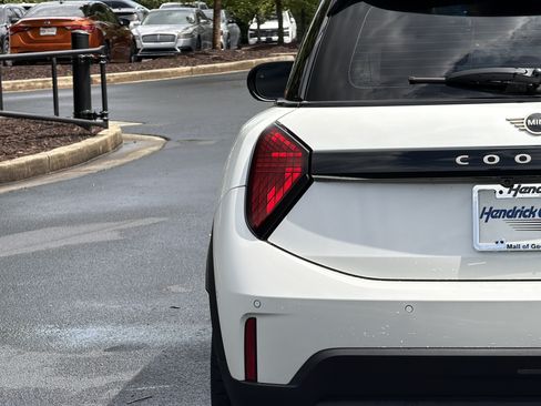 Certified 2026 MINI Cooper 2-Door Hardtop FWD image 21