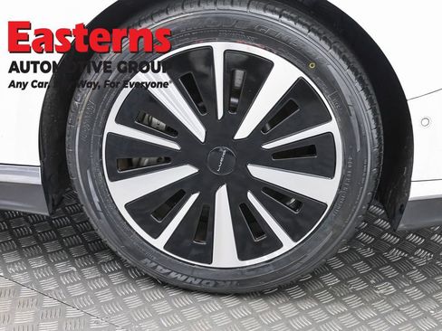 Used 2024 Lucid Air Pure RWD image 30