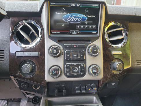 Used 2016 Ford F250 Platinum w/ FX4 Off-Road Package AWD/4WD image 33