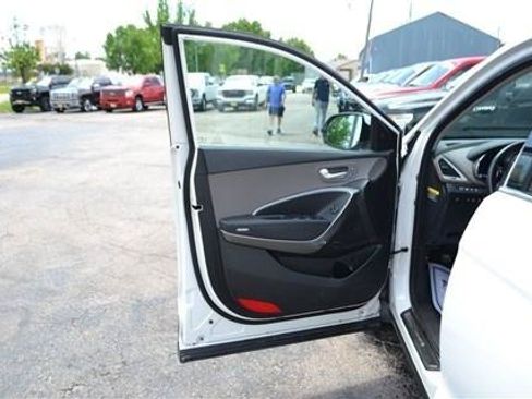 Used 2017 Hyundai Santa Fe Limited w/ Cargo Package AWD/4WD image 10