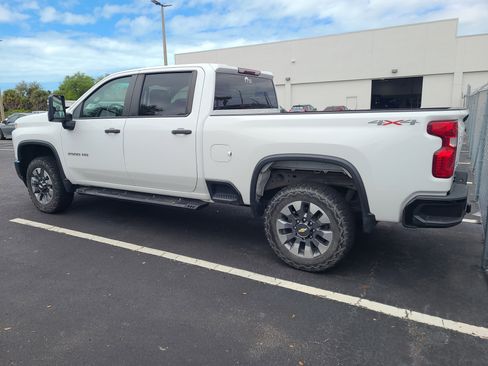 Used 2022 Chevrolet Silverado 2500 Custom image 4