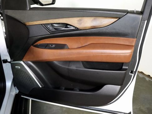 Used 2019 Cadillac Escalade Premium Luxury image 37