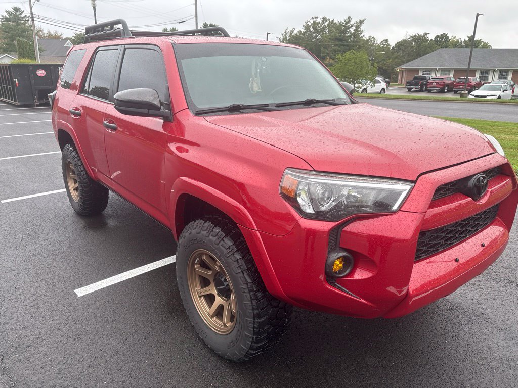 Used 2019 Toyota 4Runner SR5 w/ Four Season Floor Mat Package AWD/4WD image 5