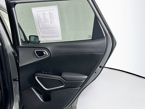 Used 2025 Kia Soul LX w/ LX Technology Package FWD image 27