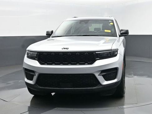 Used 2024 Jeep Grand Cherokee Altitude image 24