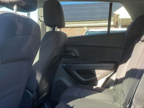 Used 2017 Chevrolet Trax LT w/ Sun & Sound Package image 21