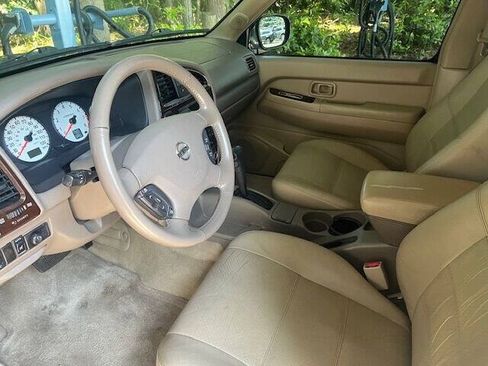 Used 2002 Nissan Pathfinder LE AWD/4WD image 8