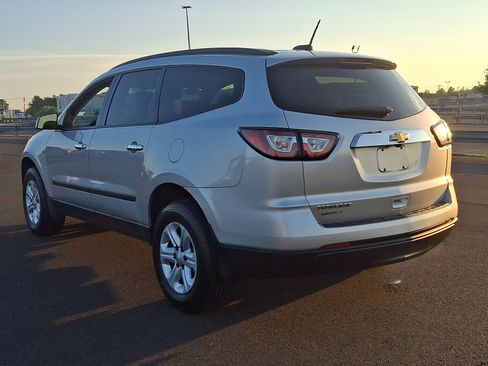 Used 2017 Chevrolet Traverse LS FWD image 4