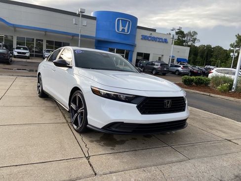 Used 2024 Honda Accord Sport image 2