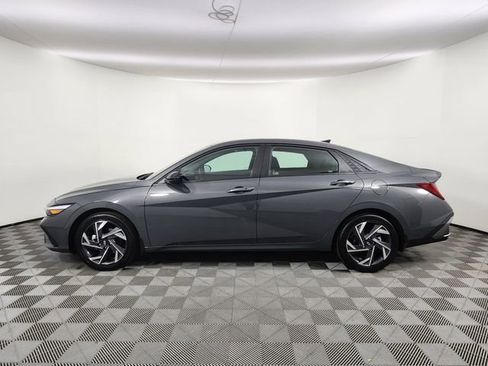 Certified 2025 Hyundai Elantra SEL FWD image 2